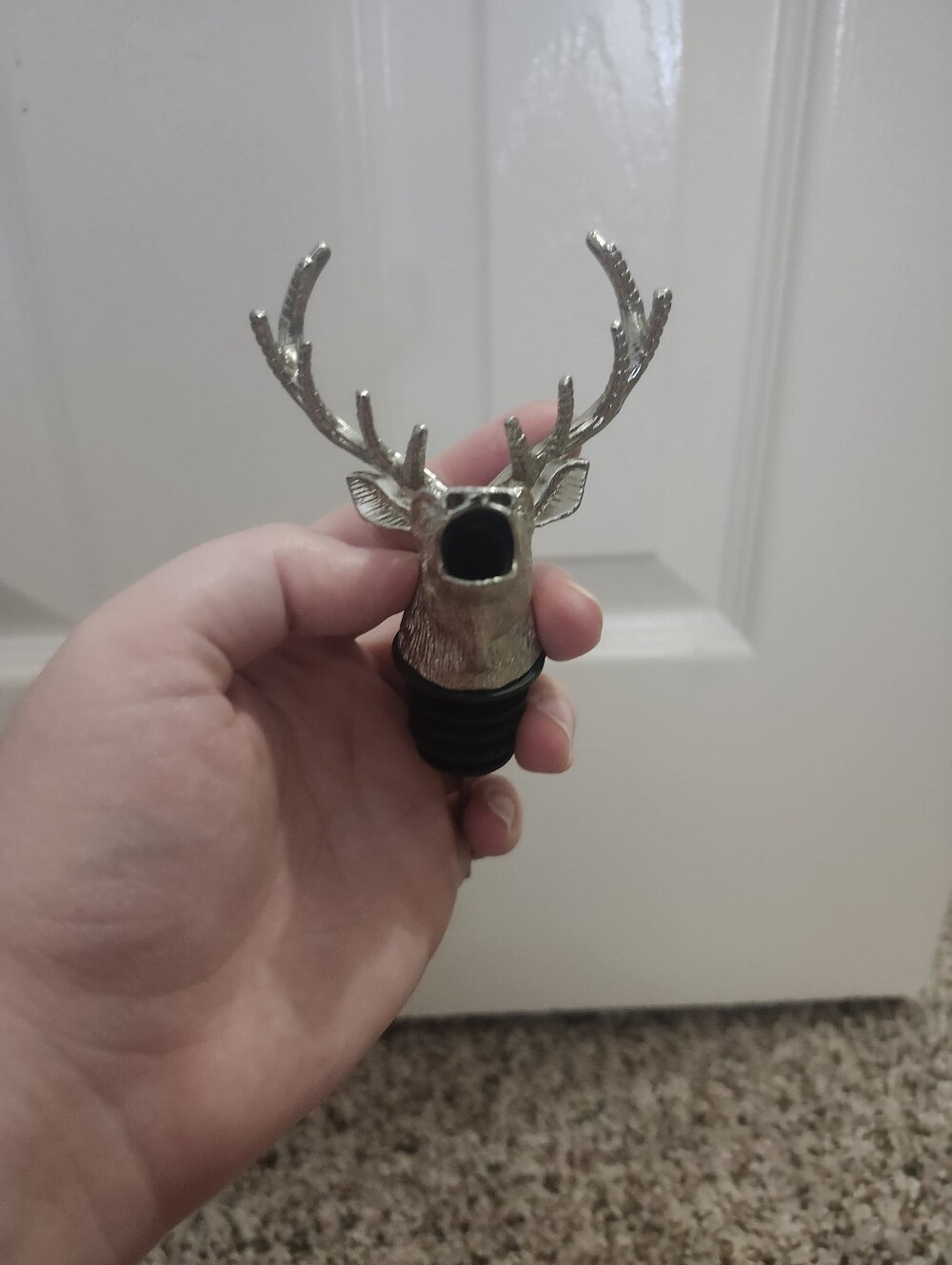 Deer Head Bottle Stopper – Silver Metallic
